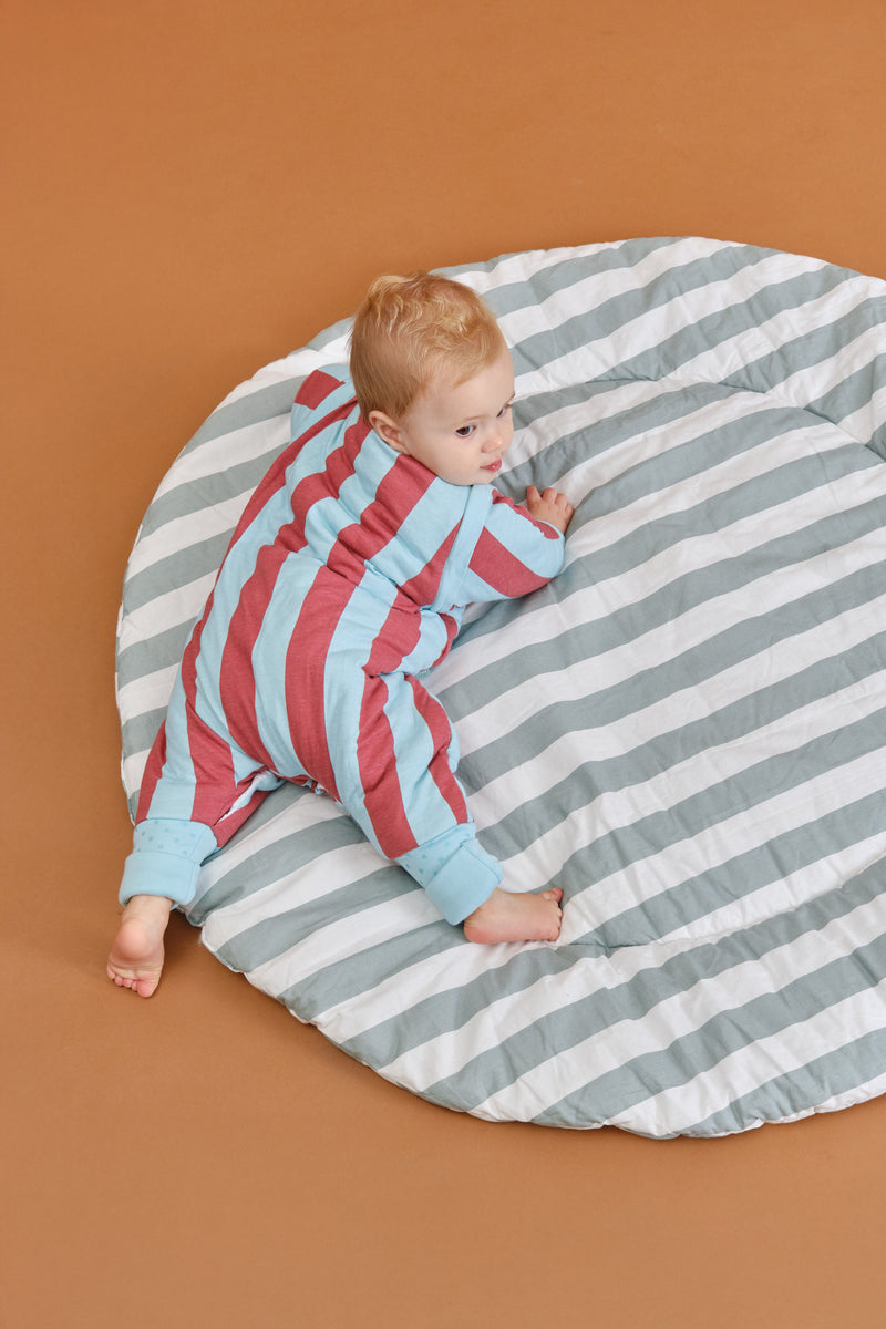 Schlafsack mit Füßen und umklappbaren Bündchen - TOG 2.5 – MAGIC STRIPES– MIT ÄRMELN und socken